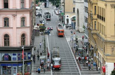 Brnnská Raínova ulice v centru msta po rekonstrukci.